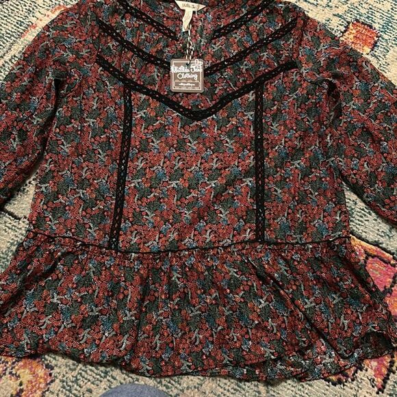 New with tags, Matilda, Jane, red green and black floral blouse with lace trim-S - Picture 4 of 7